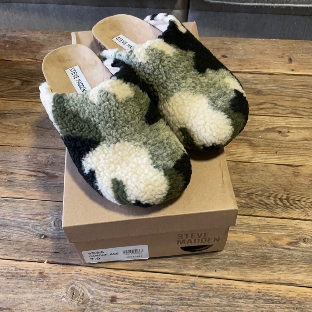 BNIB Steve Madden Camo VESA Clog